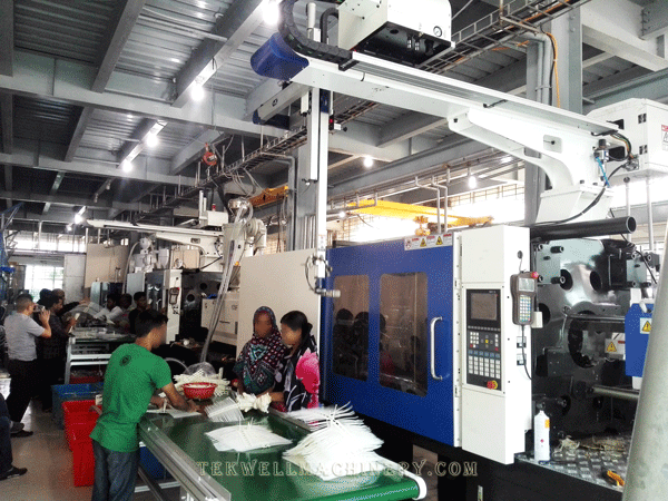 Cable tie injection molding machine in South Asia